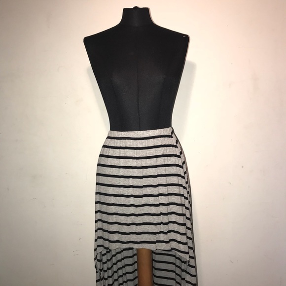 Gray and black striped skirt - Picture 2 of 2